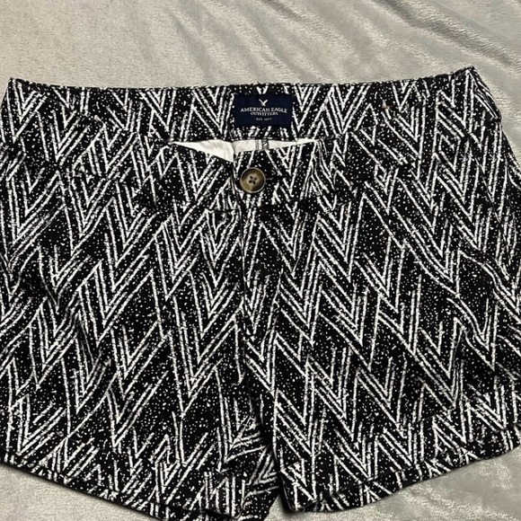 American Eagle Outfitters ~ Shorts ~ Size 6 ~ Women’s ~ Shorts ~ Black & White - Picture 16 of 16